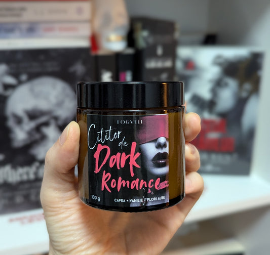 Lumânare Cititor de Dark Romance - Cafea, Vanilie, Flori albe