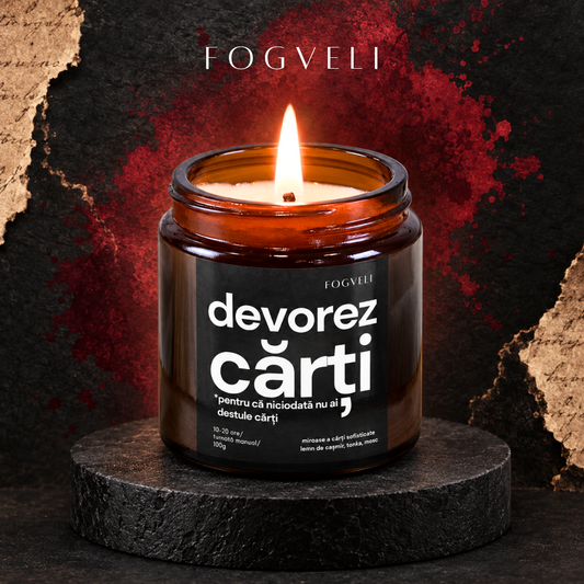 Lumânare Devorez Cărți 💀📚 - Lemn de Cașmir, Mosc,Tonka