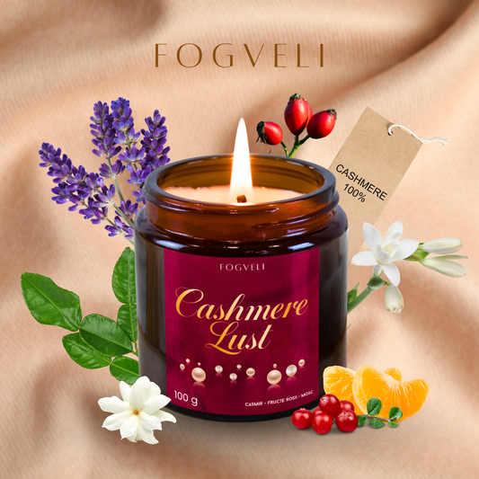 Lumânare Cashmere Lust - Cașmir, Flori de apă, Tonka, Fructe roșii, Mosc
