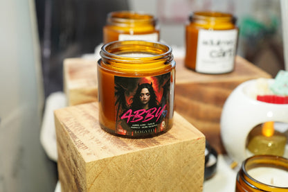 Lumânare ABBY Ediție Limitată - Mure sălbatice, Ambră aurie, Vanilie, Piersică 💖🪽